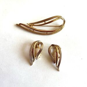 Vintage Elegant Gold Sarah Coventry Canada Jewelry Set